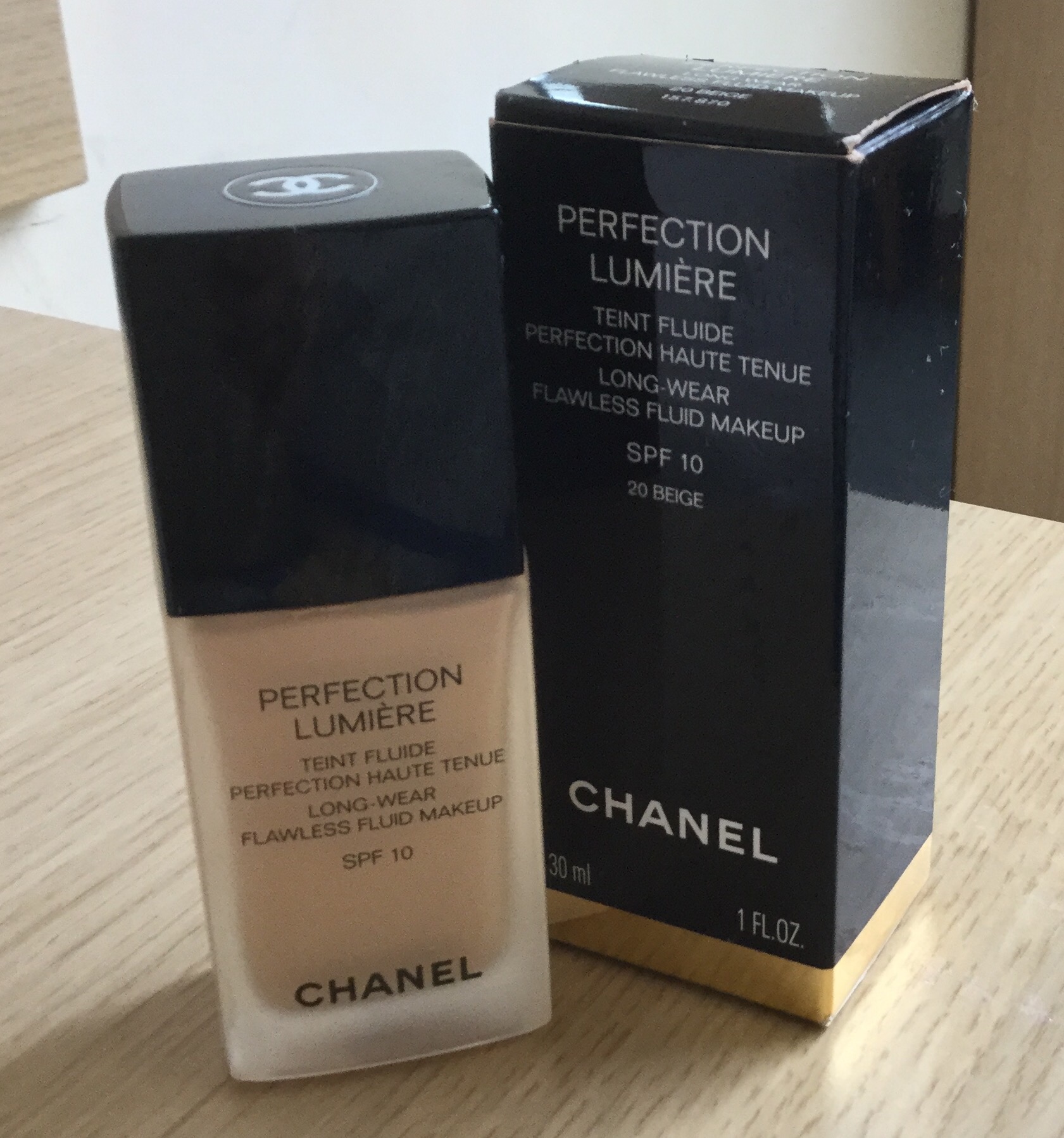 Chanel Vitalumière Aqua Ultra-Light Skin Perfecting Sunscreen Makeup Review